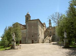 Veduta del convento di Monte Senario dal piazzale d'ingresso