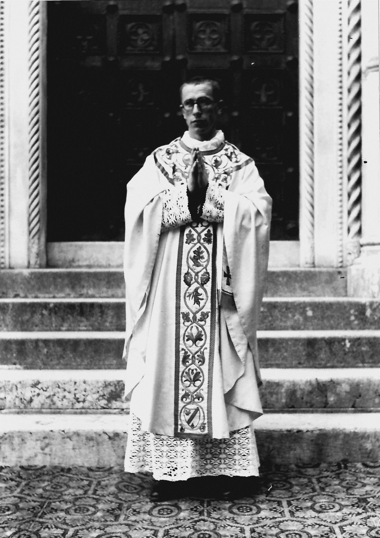 Basilica di Monte Berico (VI), fra David M. Turoldo il giorno della sua ordinazione presbiterale (18.8.1940)
