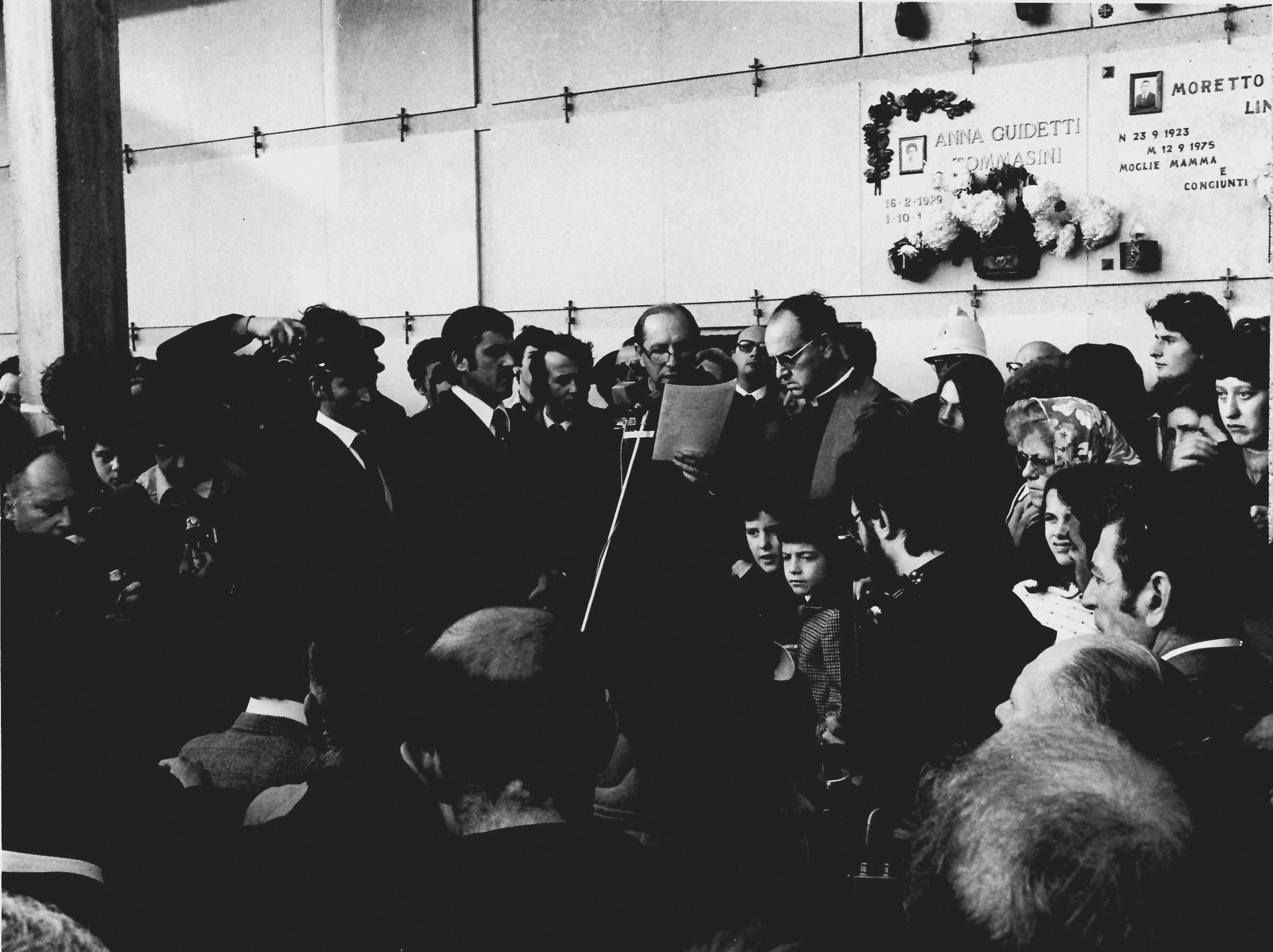 Casarsa della Letizia, fra David M. Turoldo al funerale di Pier Paolo Pasolini (5/11/1975)